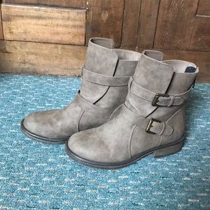 Girls Steve Madden boots